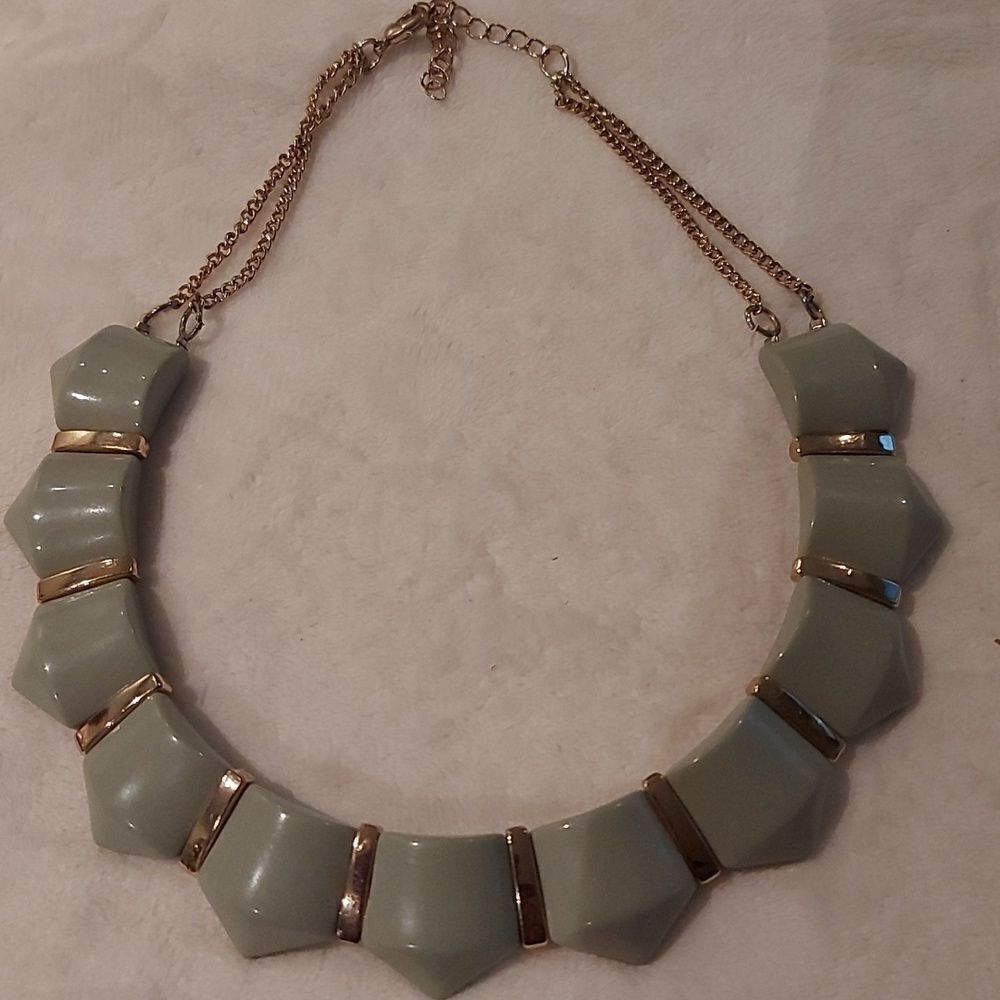 4 Various Necklaces - Picture 10 of 11